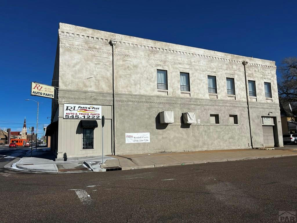 702 N GRAND AVE, PUEBLO, CO 81003, photo 1 of 32